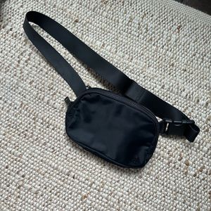 Lululemon Everywhere Belt Bag